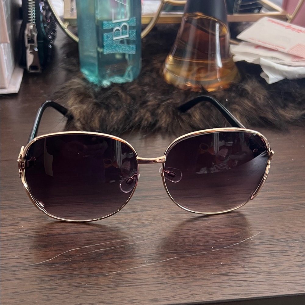 Elegant Gold Sunglasses